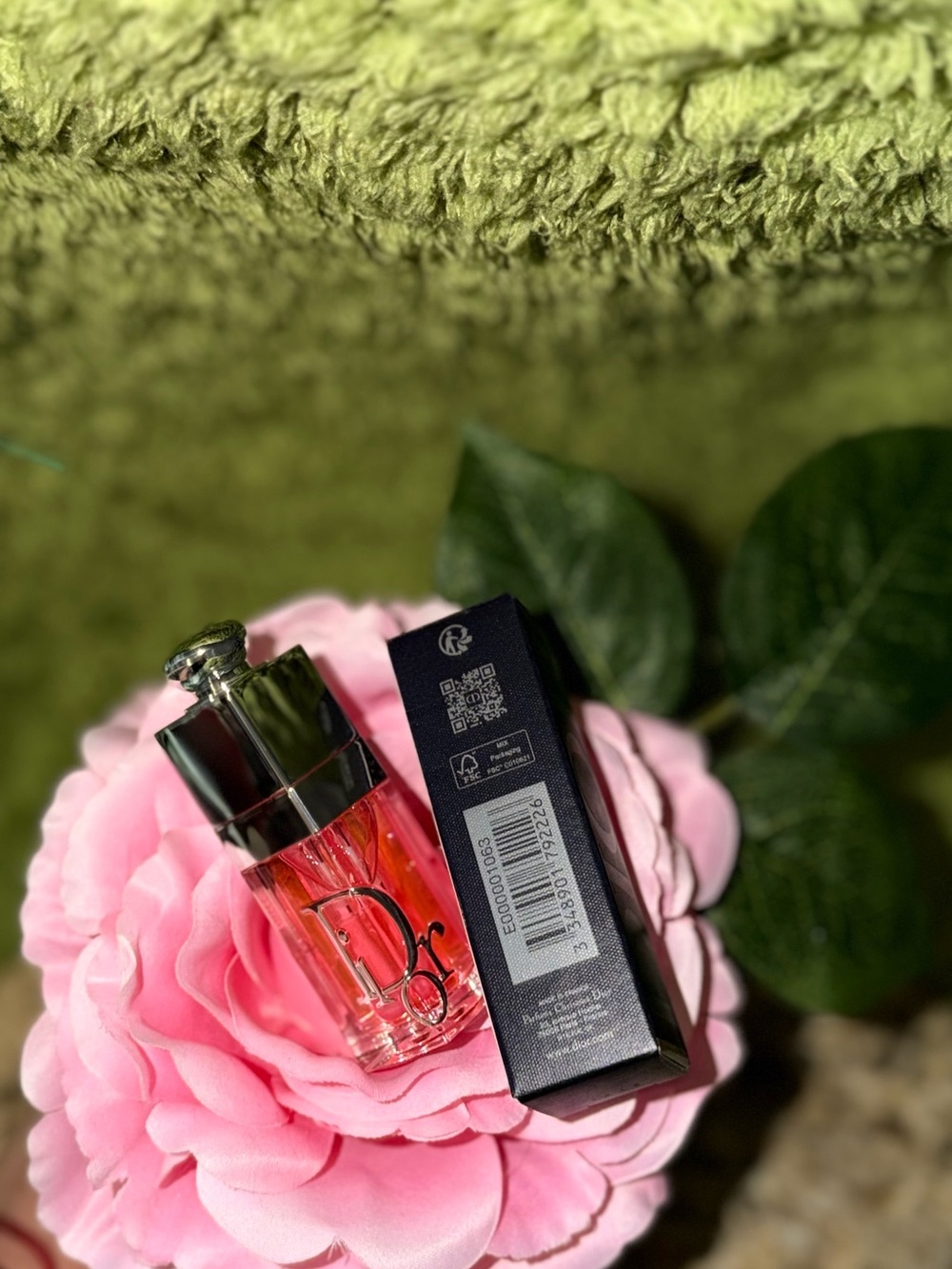 Dior Addict Lip Glow Oil - Rose Pink and Silver Accents - Picture 2 of 5